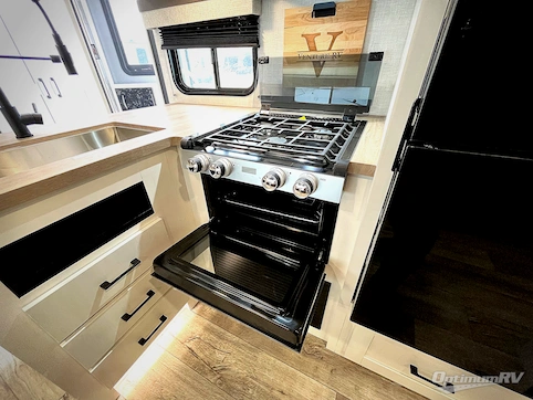 2025 Venture Sienna SA281VQB RV Photo 3