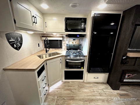 2025 Venture Sienna SA271VBH RV Photo 2