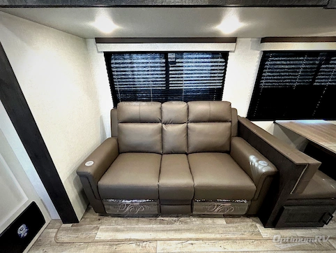 2025 Venture Sienna SA271VBH RV Photo 3