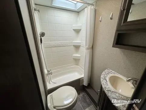 2018 Keystone Passport 239ML Express RV Photo 4