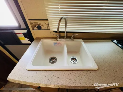 2014 Coachmen Freedom Express 230BH RV Photo 3