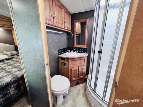 2017 Winnebago Vista LX 27N RV Photo 4