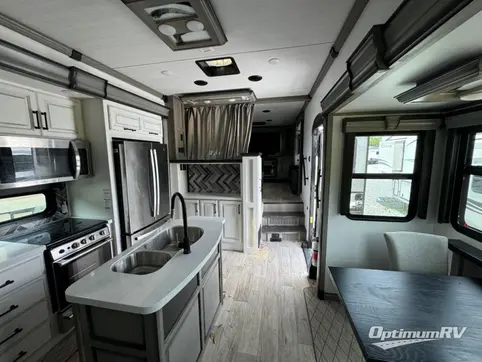 2018 Keystone Montana High Country 381TH RV Photo 2