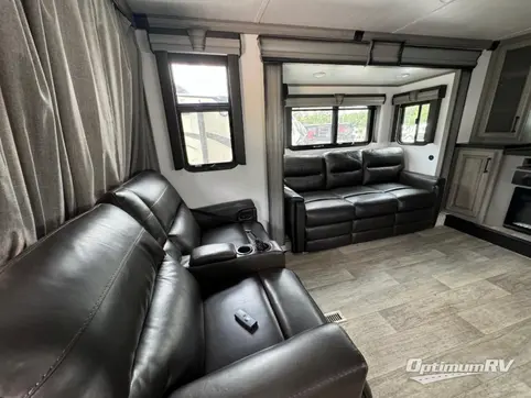 2018 Keystone Montana High Country 381TH RV Photo 3