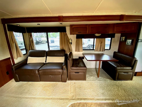 2007 Winnebago Adventurer 38T RV Photo 2