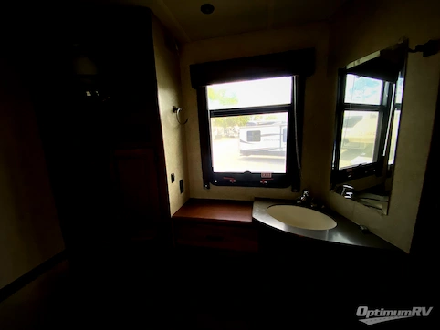 2007 Winnebago Adventurer 38T RV Photo 4
