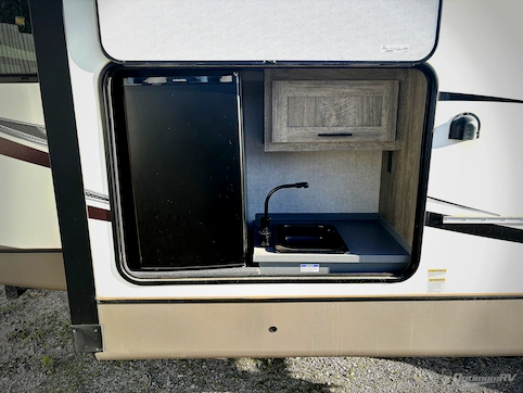 2021 Forest River Wildwood Heritage Glen 370BL RV Photo 4