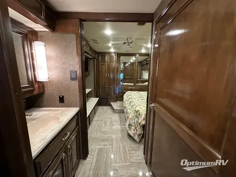 2018 Thor Venetian M37 RV Photo 3