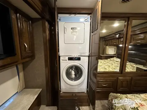 2018 Thor Venetian M37 RV Photo 4