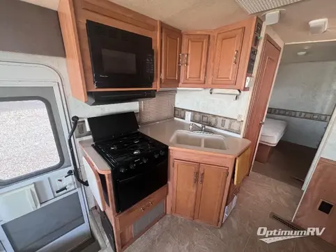 2006 Winnebago Sightseer 26P RV Photo 3