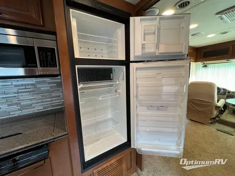 2011 Thor Challenger 37KT RV Photo 3