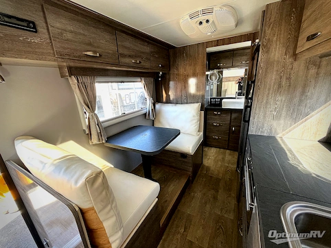 2022 Black Series Camper HQ Series HQ19 RV Photo 2