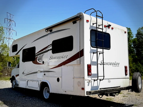 2015 Forest River Sunseeker LE 2250LE Ford RV Photo 3