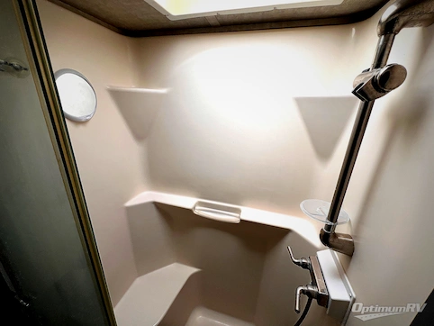 2015 Keystone Fuzion 325 RV Photo 4