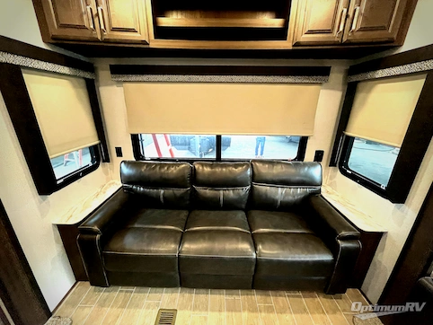 2021 Keystone Avalanche 338GK RV Photo 2