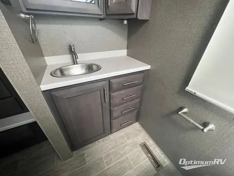 2021 Thor Miramar 37.1 RV Photo 2