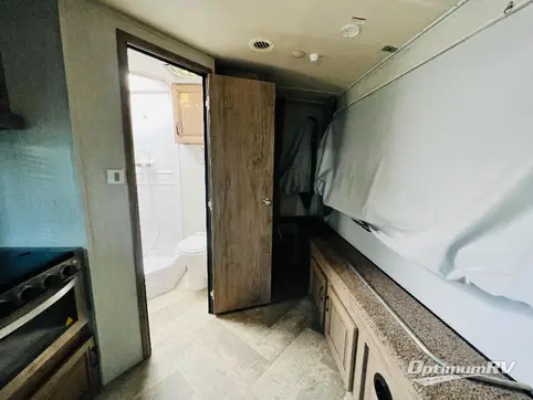 2021 Palomino SolAire 185X RV Photo 4
