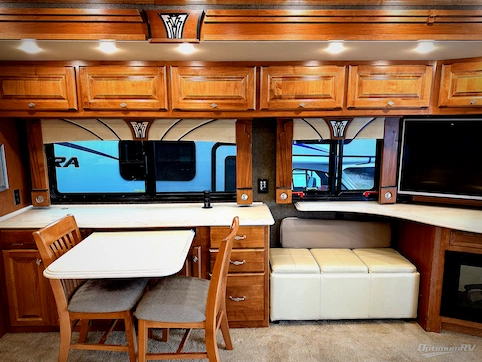 2016 Tiffin Phaeton 40 QBH RV Photo 2
