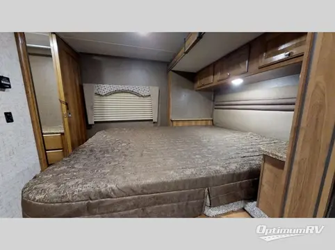 2018 Coachmen Leprechaun 311FS Ford 450 RV Photo 4