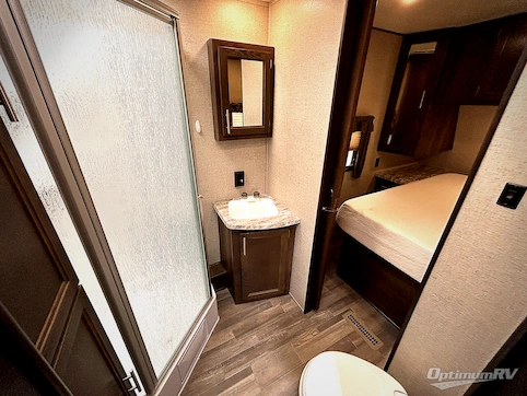 2018 Shasta Revere 27RL RV Photo 3