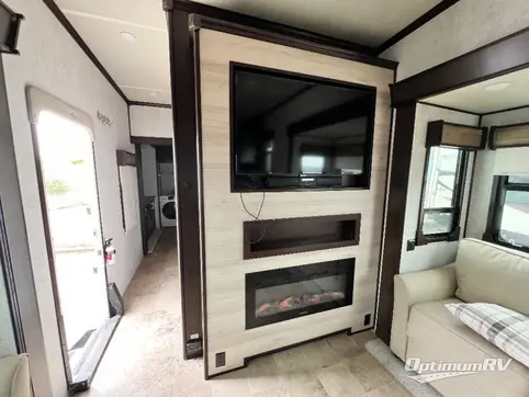 2020 Palomino Columbus F387FK RV Photo 2