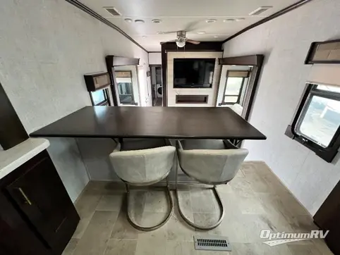 2020 Palomino Columbus F387FK RV Photo 3
