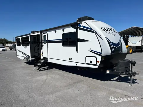 Used 2021 CrossRoads Sunset Trail SS330SI Featured Photo