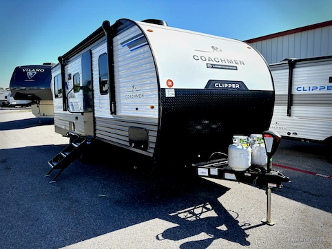 New 2025 Coachmen Clipper 5K Series 242MK Featured Photo