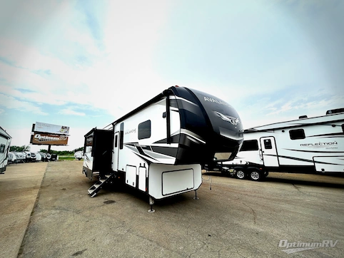 2021 Keystone Avalanche 395BH RV Photo 2