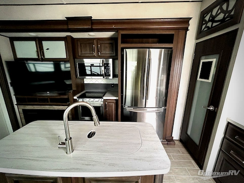 2021 Keystone Avalanche 395BH RV Photo 3