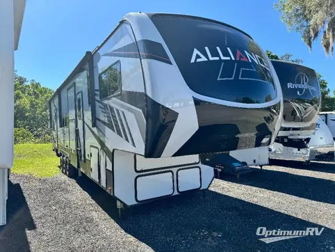 Used 2022 Alliance Valor 40V13 Featured Photo