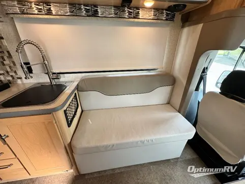 2017 Winnebago Fuse 23T RV Photo 3