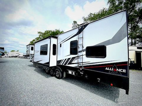 2022 Alliance Valor 42V13 RV Photo 4