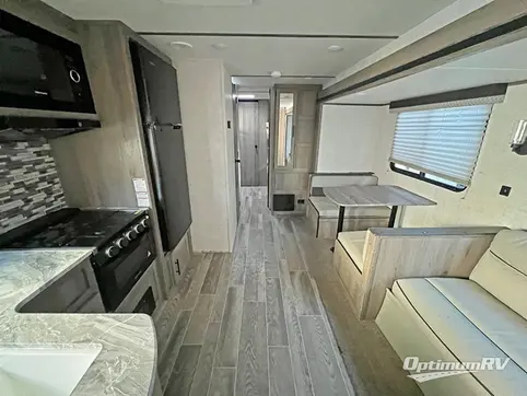 2022 Gulf Stream Kingsport Ultra Lite 279BH RV Photo 2