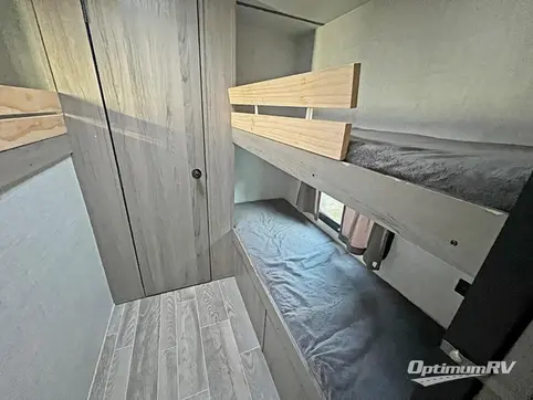 2022 Gulf Stream Kingsport Ultra Lite 279BH RV Photo 4