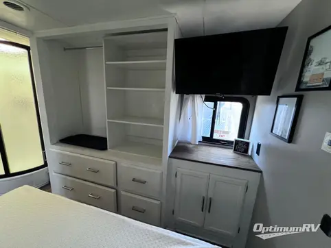 2012 Coachmen Mirada 35DS RV Photo 4