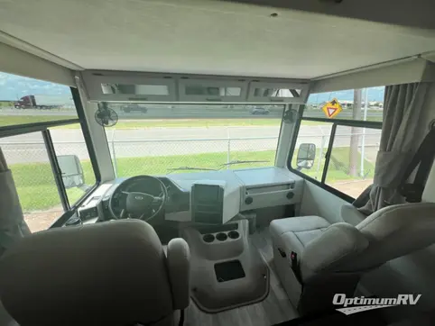 2024 Thor Freedom Traveler 32A RV Photo 2