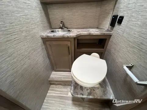 2022 Thor Four Winds 28A RV Photo 4
