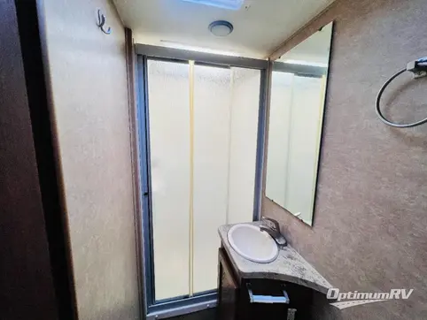 2016 Coachmen Leprechaun 220QB Ford 350 RV Photo 4