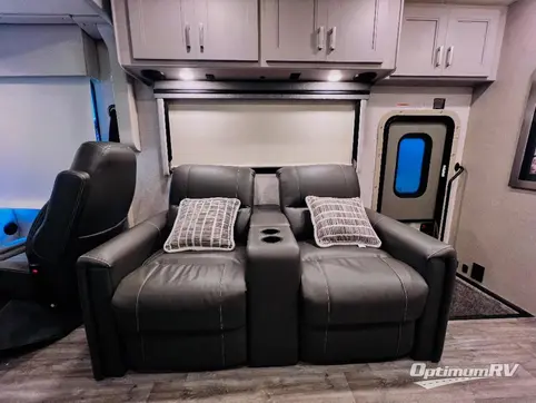 2023 Thor Miramar 34.7 RV Photo 2