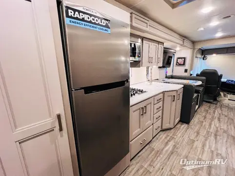 2023 Thor Miramar 34.7 RV Photo 3