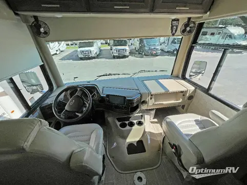 2021 Thor Miramar 35.4 RV Photo 2