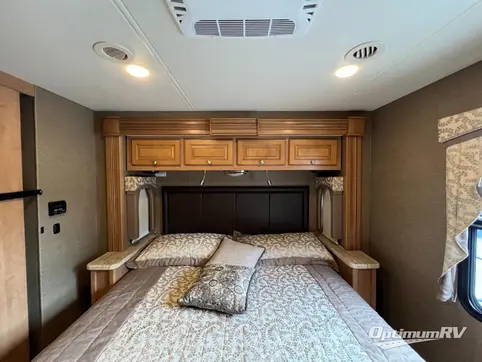 2016 Thor Miramar 34.3 RV Photo 2