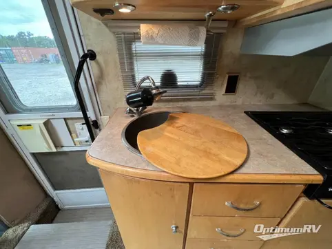 2007 Itasca Navion 23J RV Photo 4