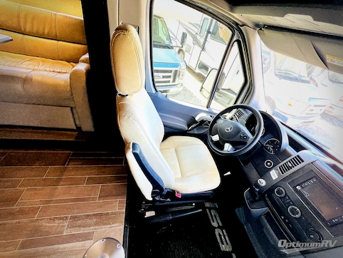 2018 Dynamax isata 3 24FW RV Photo 2