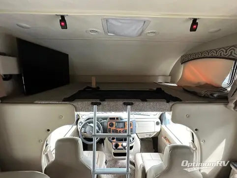 2019 Thor Chateau 31W RV Photo 2
