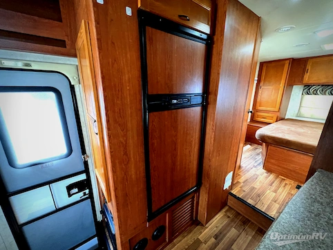 2013 Coachmen Freelander 29QB Ford 450 RV Photo 3