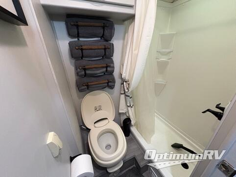 2010 Monaco Montclair 29PBT RV Photo 4