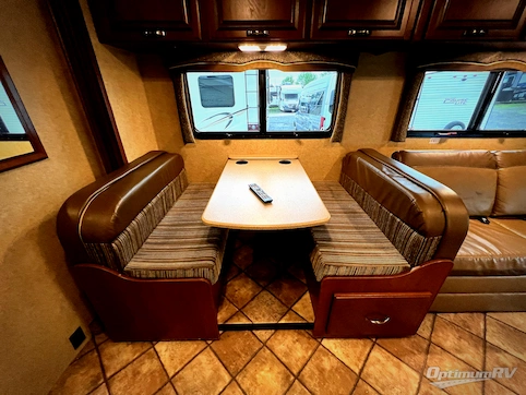 2014 Thor Chateau 31L RV Photo 2