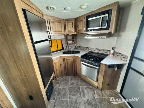 2017 Forest River Rockwood Ultra V 2618VS RV Photo 4